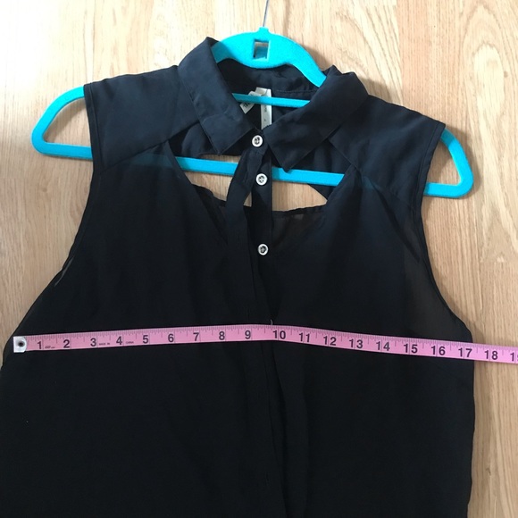cut out tank top blouse | high-low | button down - Picture 2 of 9